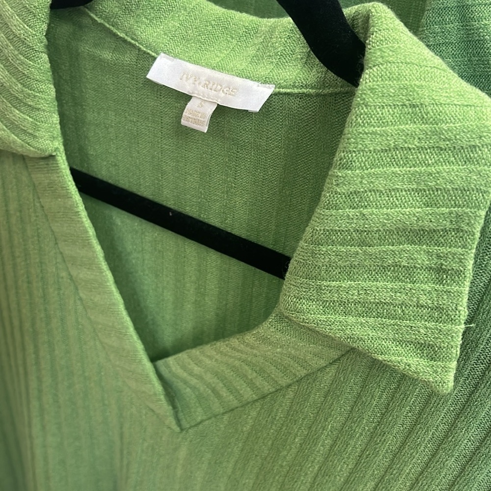 Collared Short Sleeve Ribbed Top - Picture 3 of 3